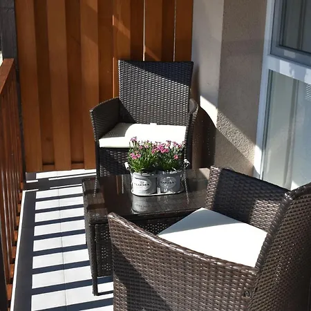 Lívia Apartman *